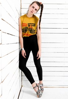 MØ feet photo 1