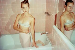 MØ feet photo 12