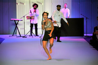 MØ feet photo 9