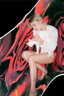 MØ feet photo 12