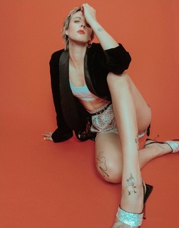MØ feet photo 1