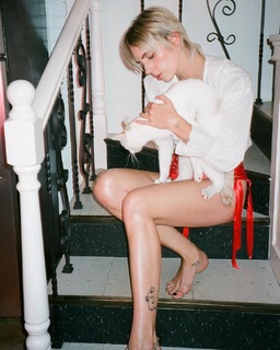 MØ feet photo 18