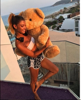 Mélanie Dedigama feet photo 4