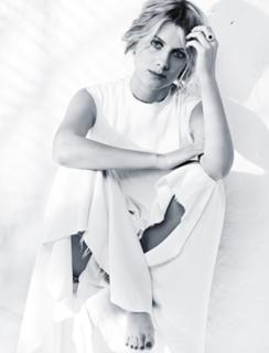 Mélanie Laurent feet photo thumbnail