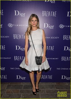 Mélanie Laurent feet photo thumbnail