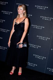 Mélanie Laurent feet photo thumbnail