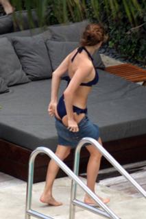 Mélissa Theuriau feet photo 13