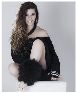Mónica Ayos feet photo 10