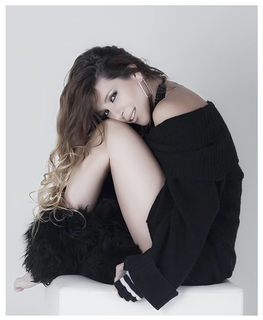Mónica Ayos feet photo 9