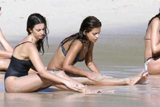 Mónica Cruz feet photo thumbnail