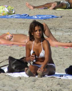 Mónica Cruz feet photo thumbnail