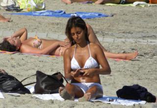 Mónica Cruz feet photo thumbnail