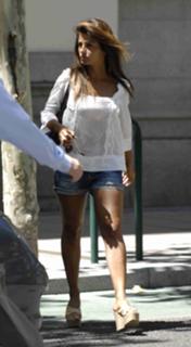 Mónica Cruz feet photo thumbnail