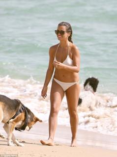 Mónica Cruz feet photo thumbnail