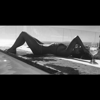 Mónica Cruz feet photo thumbnail