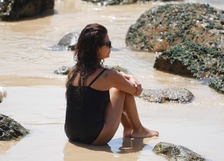 Mónica Cruz feet photo thumbnail