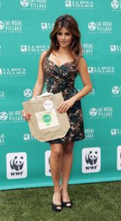 Mónica Cruz feet photo thumbnail