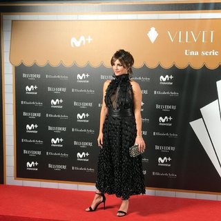 Mónica Cruz feet photo thumbnail