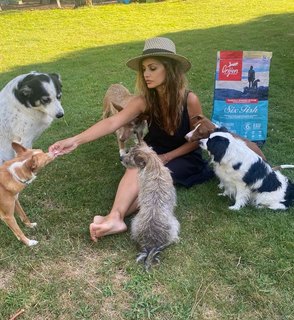 Mónica Cruz feet photo thumbnail