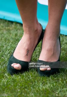 Mónica Cruz feet photo 10