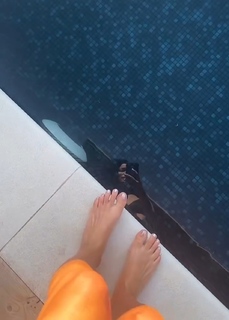 Müjde Uzman feet photo 4