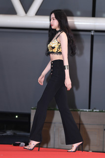 Na-Eun Son feet photo 8