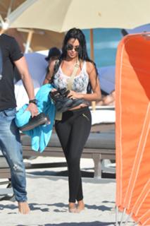 Nabilla Benattia feet photo thumbnail