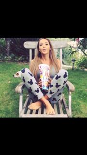 Nabilla Benattia feet photo thumbnail