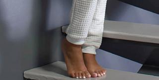 Nabilla Benattia feet photo thumbnail