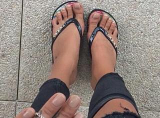 Nabilla Benattia feet photo thumbnail