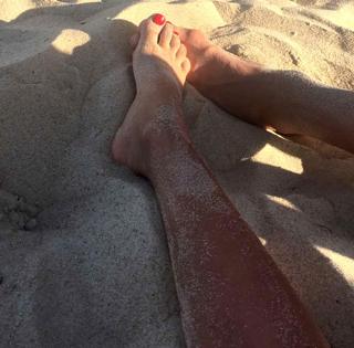 Nabilla Benattia feet photo thumbnail