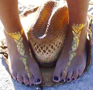 Nabilla Benattia feet photo thumbnail