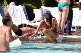 Nabilla Benattia feet photo thumbnail