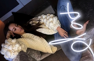 Nabilla Benattia feet photo thumbnail