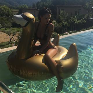 Nabilla Benattia feet photo thumbnail