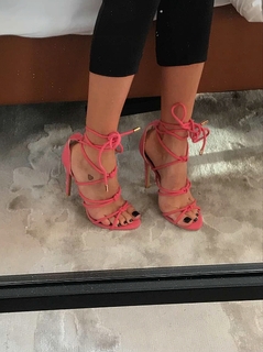 Nabilla Benattia feet photo thumbnail