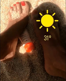 Nabilla Benattia feet photo thumbnail