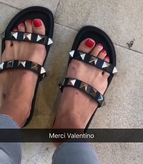 Nabilla Benattia feet photo thumbnail