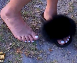 Nabilla Benattia feet photo thumbnail
