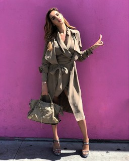 Nabilla Benattia feet photo thumbnail