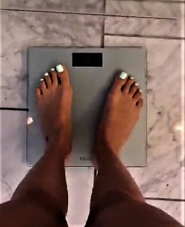 Nabilla Benattia feet photo thumbnail