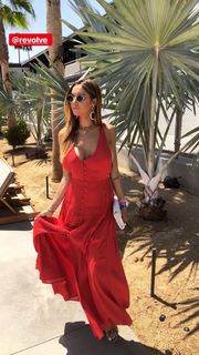 Nabilla Benattia feet photo thumbnail