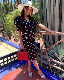 Nabilla Benattia feet photo thumbnail