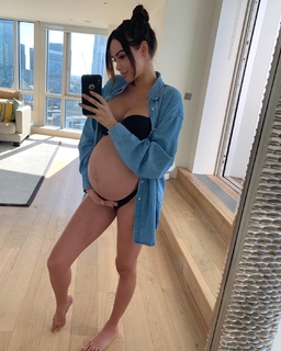 Nabilla Benattia feet photo thumbnail