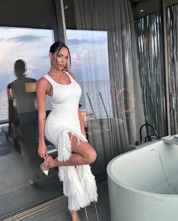Nabilla Benattia feet photo thumbnail