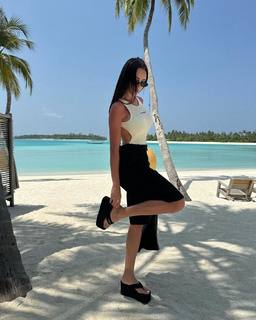 Nabilla Benattia feet photo thumbnail