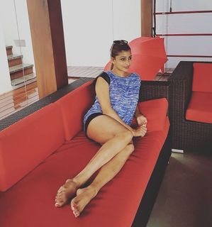 Nadeesha Hemamali feet photo 2