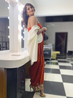 Nadeesha Hemamali feet photo 7