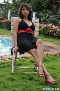 Nadeesha Hemamali feet photo 5