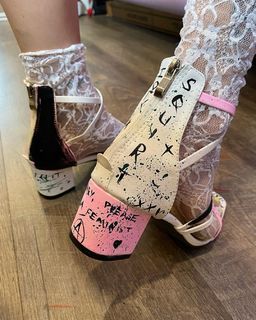 Nadezhda Tolokonnikova feet photo 20